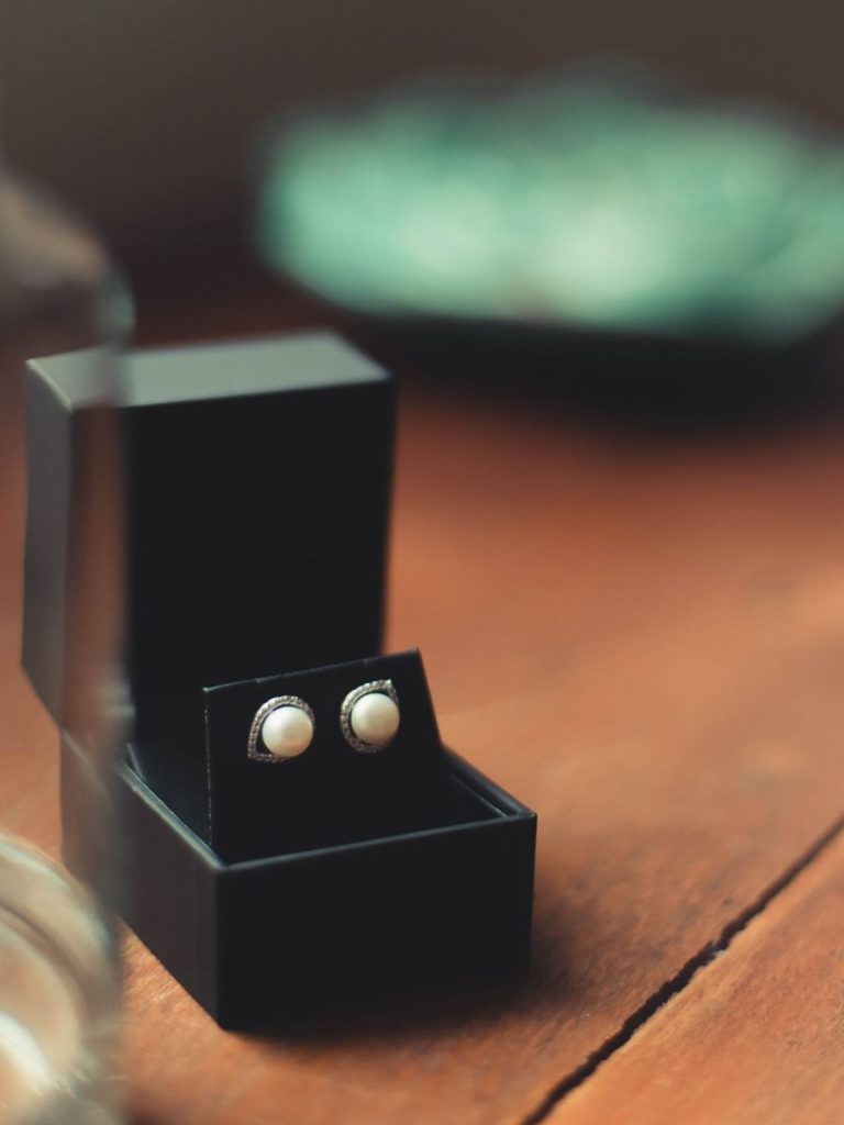Pearl Studs Gift Box